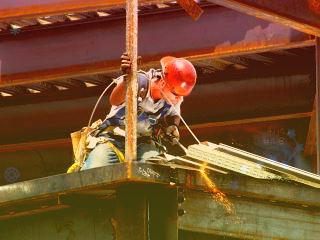 央行：增加对实体经济贷款投放，保障房地产合理融资需求